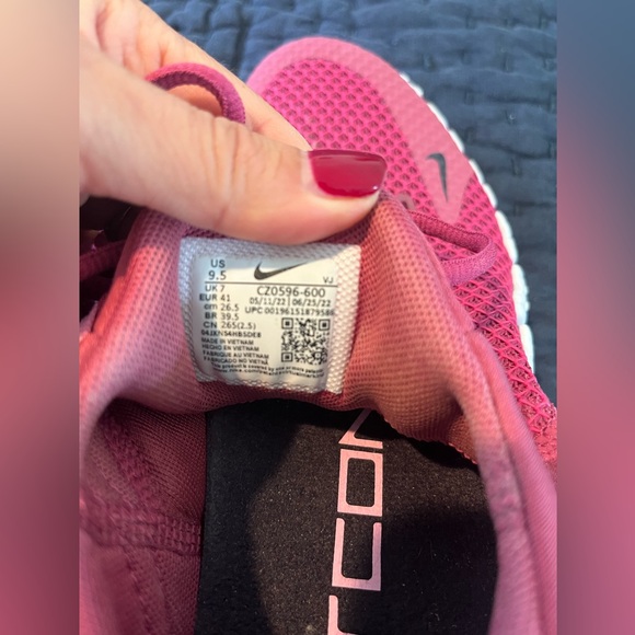 Nike Metcon Red Sneakers - Picture 4 of 4